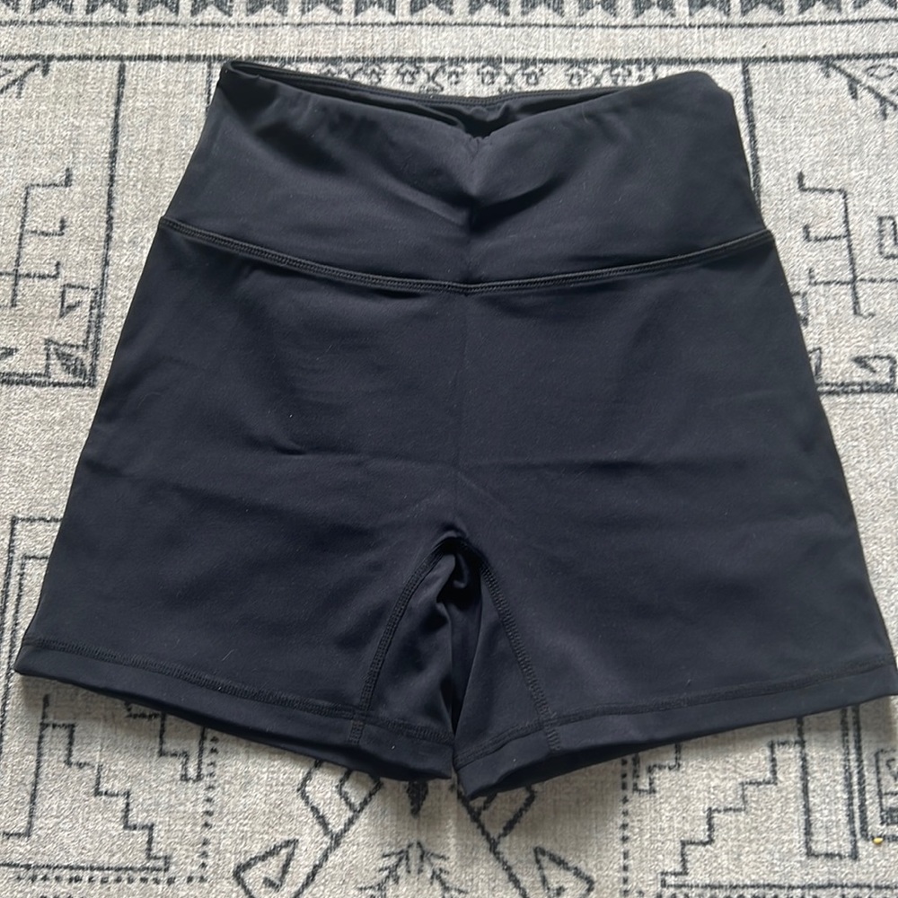 Alphalete Pulse Surge Shorts - Black